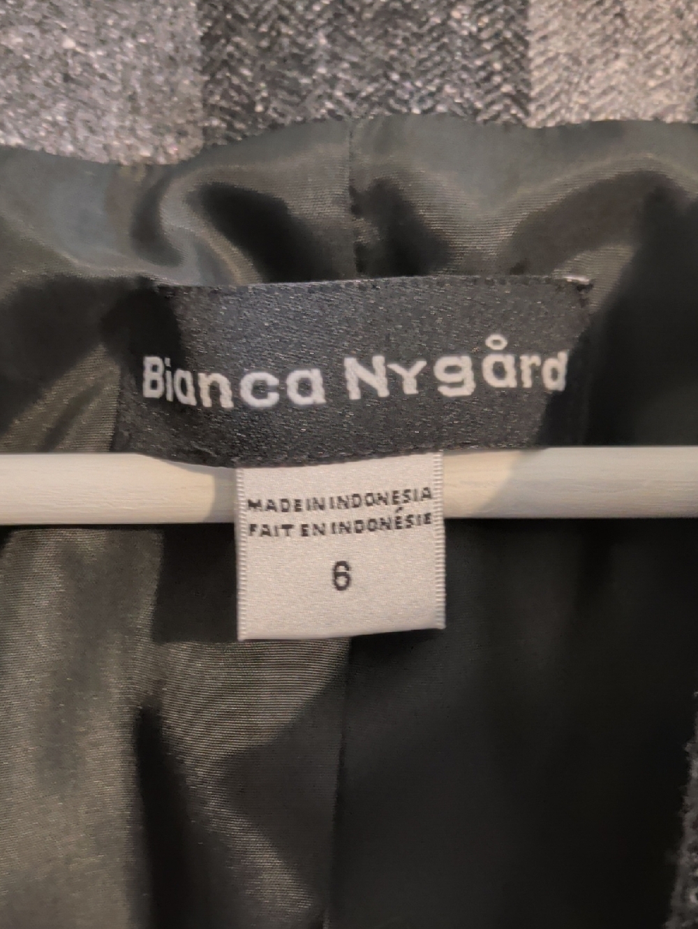 VINTAGE two-piece wool silk blend skirt suit - size 6 & 8 - Picture 3 of 16